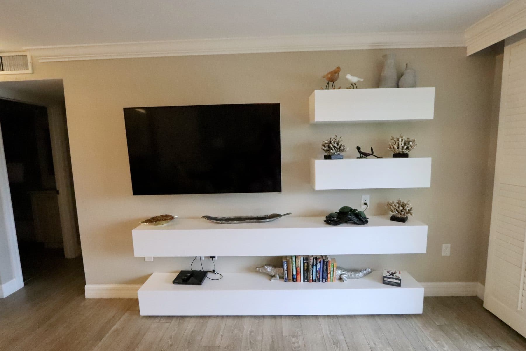 Built-in kitchen hutch and display cabinetry